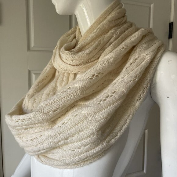 Celeste Cream Knit Infinity Scarf Wrap 90% Wool 10% Cashmere - Picture 2 of 6